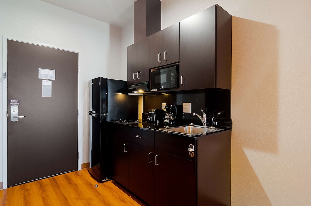 Deluxe Room, 2 Queen Beds, Non Smoking, Kitchenette photo 3