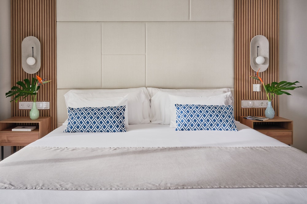 Deluxe Room - Photo 2