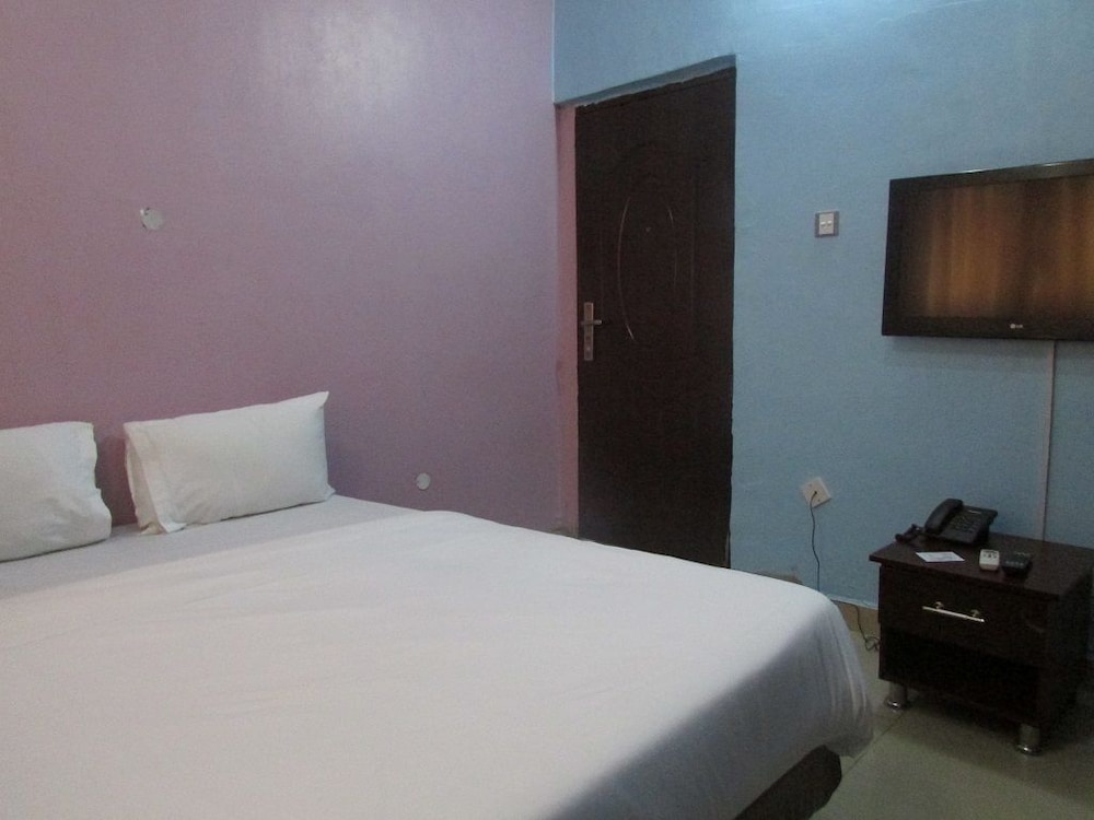Classic Single Room, 1 Queen Bed, Non Smoking, Golf View photo 3