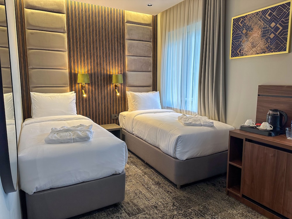 Economy Twin Room photo 2