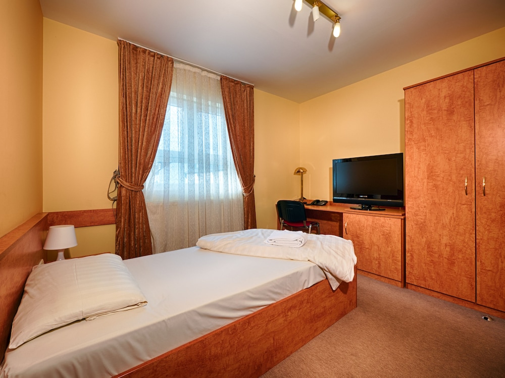 Apartment, 5 Bedrooms (D)