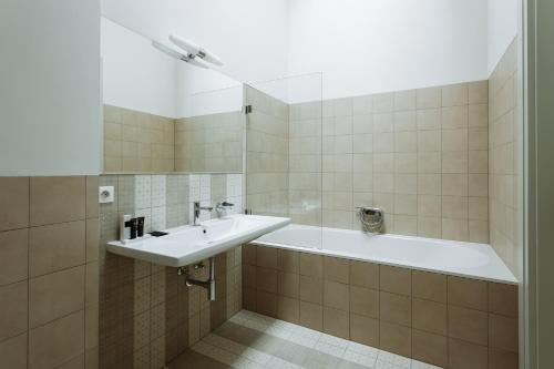 Elegant Suite 10