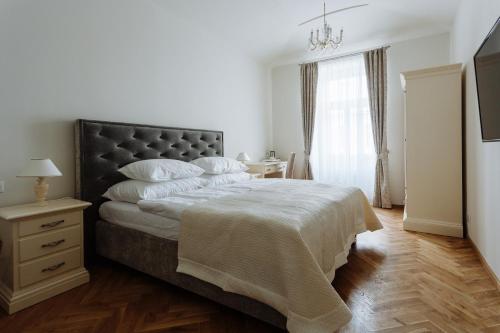 Deluxe Suite 1