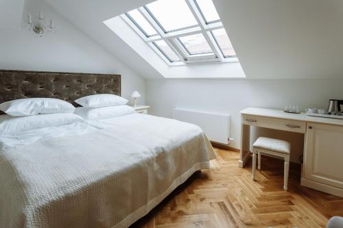 Elegant Suite 8