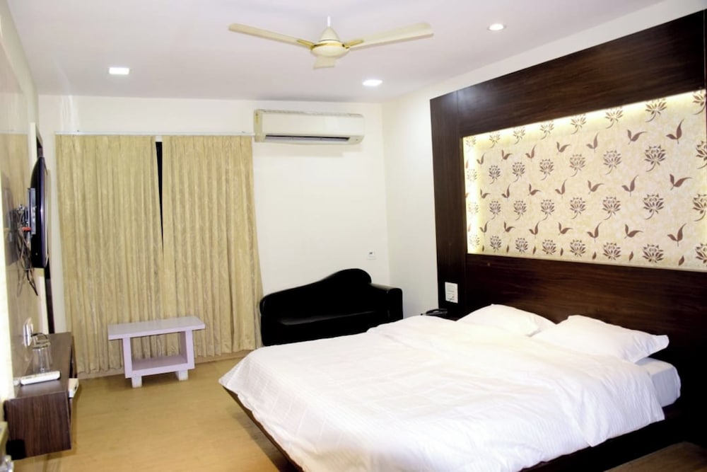 Deluxe Room - Photo 7