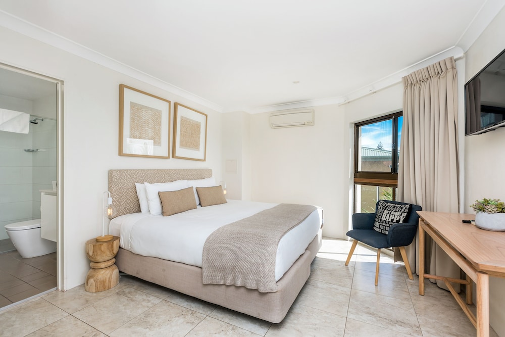 Signature Penthouse, 2 Bedrooms, Balcony, Ocean View photo 2