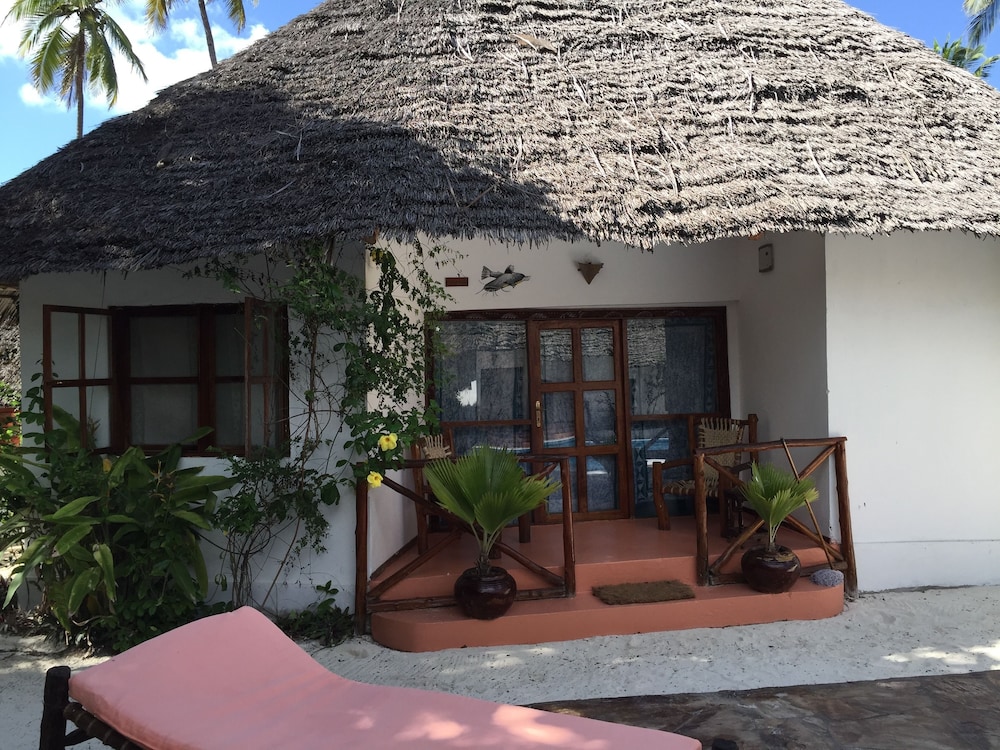 Triple Room, Pool View photo 3