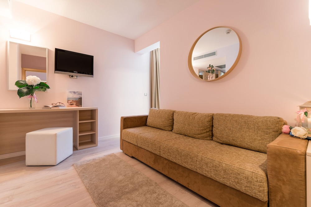Junior Suite, Mountain View - Photo 3