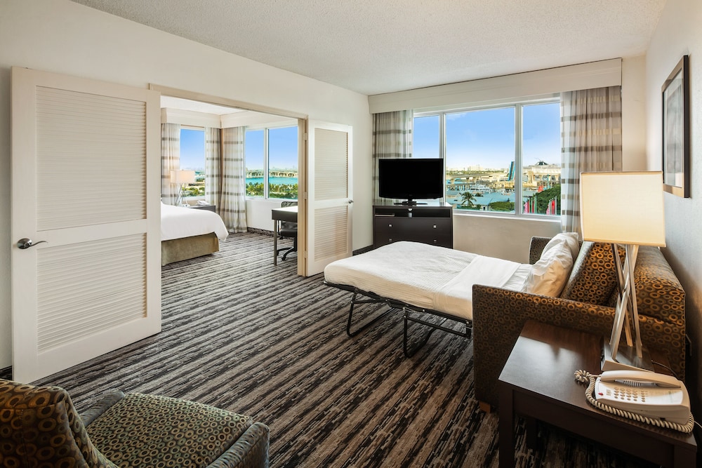 Suite, 1 King Bed (Additional Living and Dining Areas) photo 1