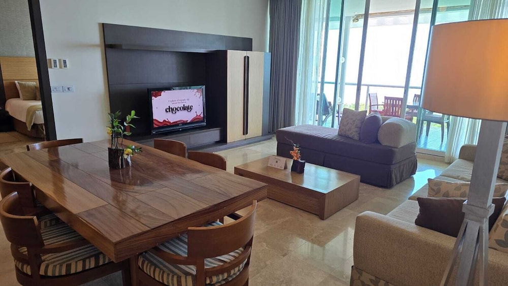 Luxury Suite, Private Pool, Beach View photo 1