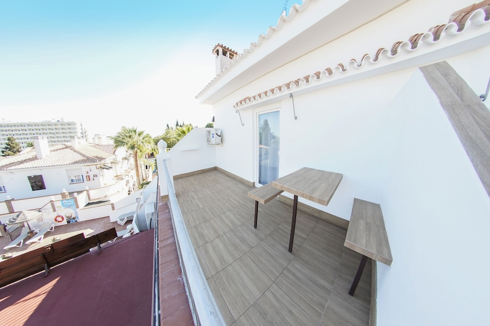 Comfort Double Room, Terrace with Free Airport Shuttle - Photo 8