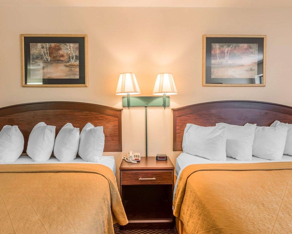 Standard Room, 2 Queen Beds, Non Smoking - Photo 3