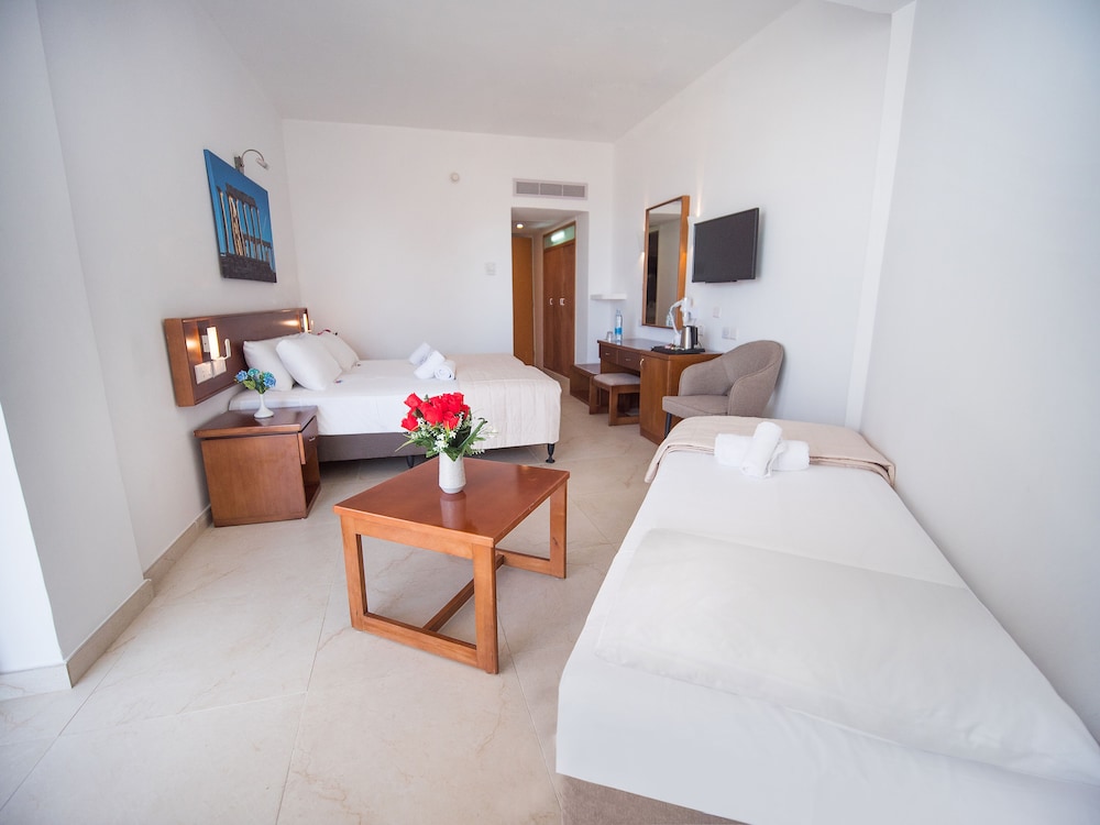Standard Room, 1 Double or 2 Twin Beds, Balcony, Sea View - Photo 5