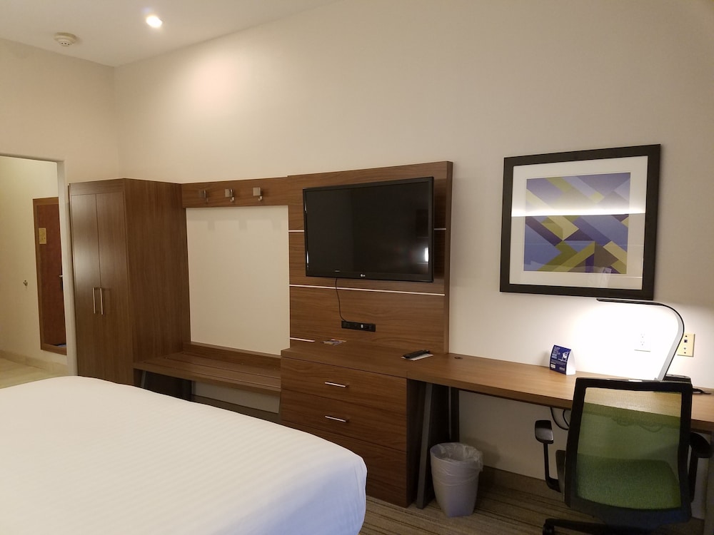 Standard Room, 1 King Bed - Photo 1