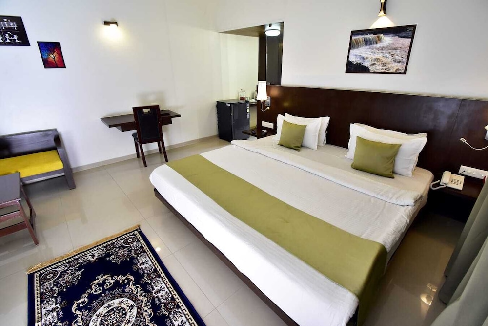 Deluxe Room - Photo 5