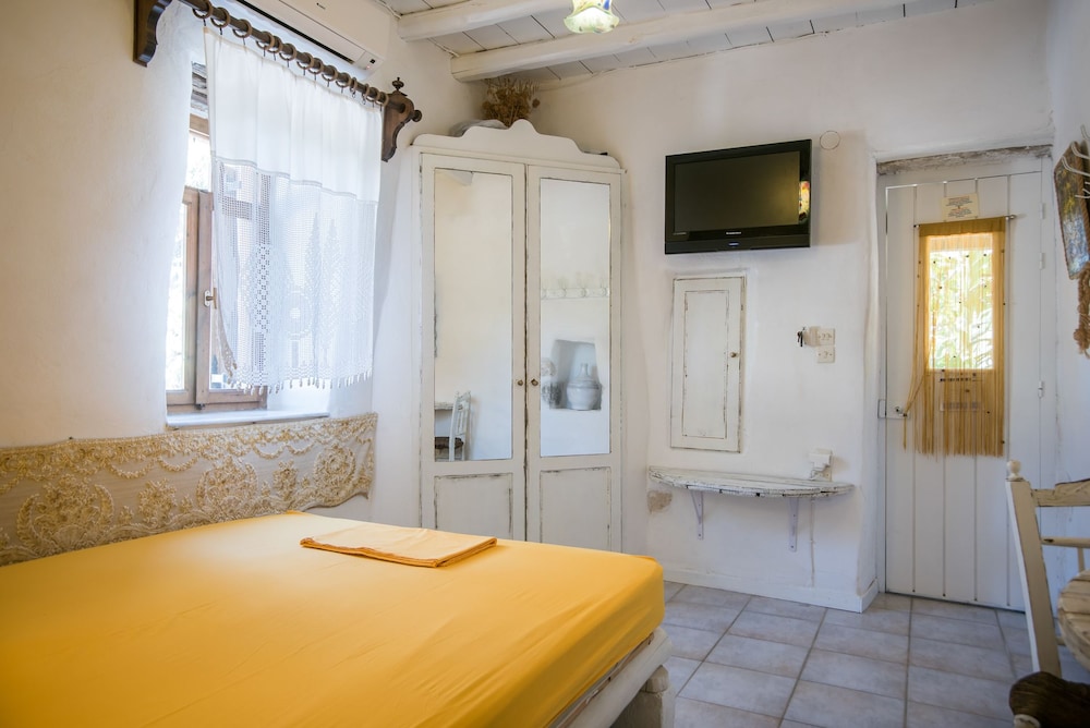 Double Room - Photo 5