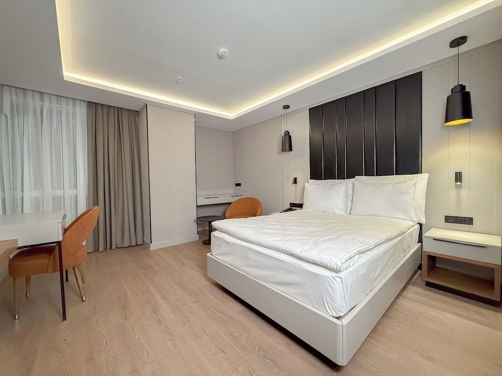Superior Double Room, City View