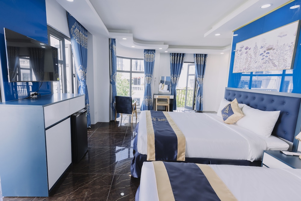 Quadruple Room, Balcony, City View photo 2