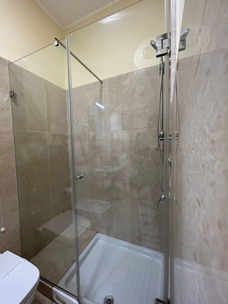 Double or Twin Room - Photo 5