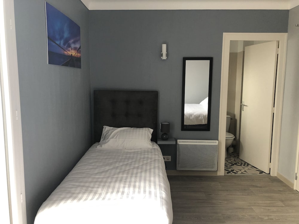 Standard Triple Room, Multiple Beds photo 2