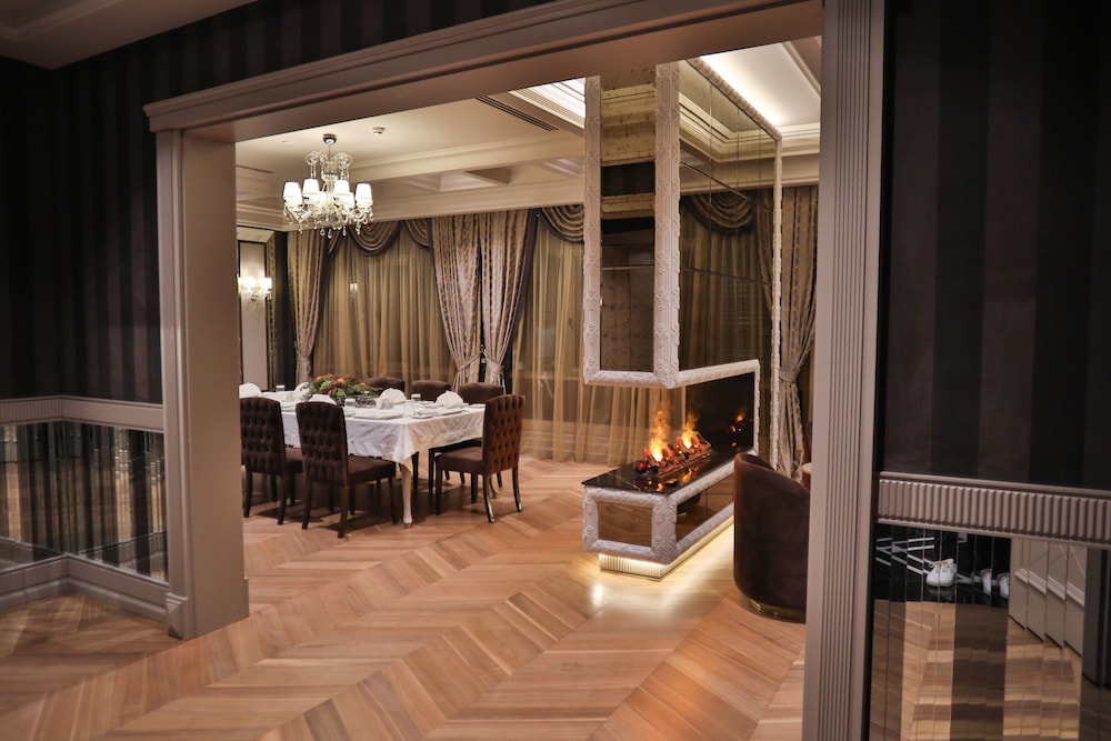 Royal Residence - Photo 4