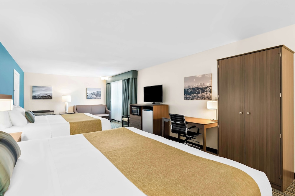 Standard Room, Multiple Beds, Non Smoking, Refrigerator & Microwave (Larger Room) photo 1
