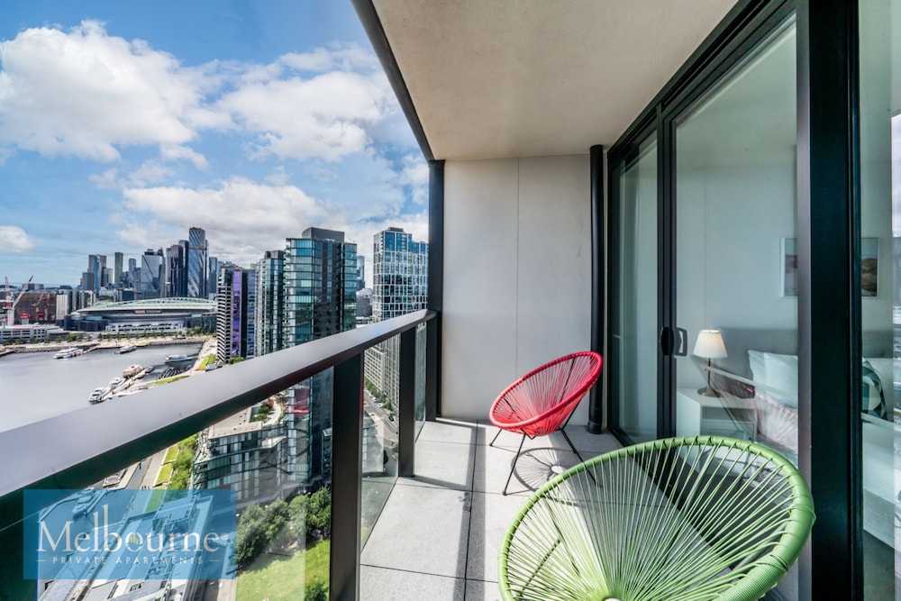 Sky High 2 Bedroom 2Bathroom Apartment with Stadium & Harbour Views - Photo 7