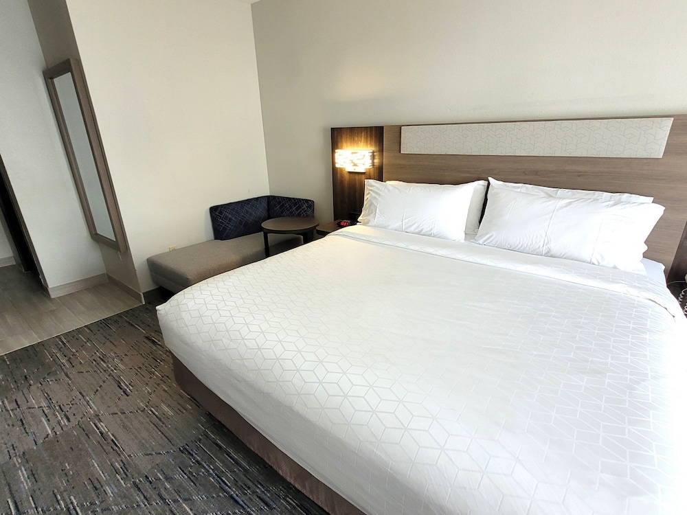 Standard Room, 1 King Bed - Photo 6