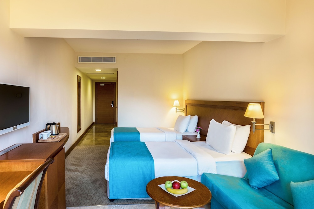 Superior Double Room, Partial Sea View - Photo 7