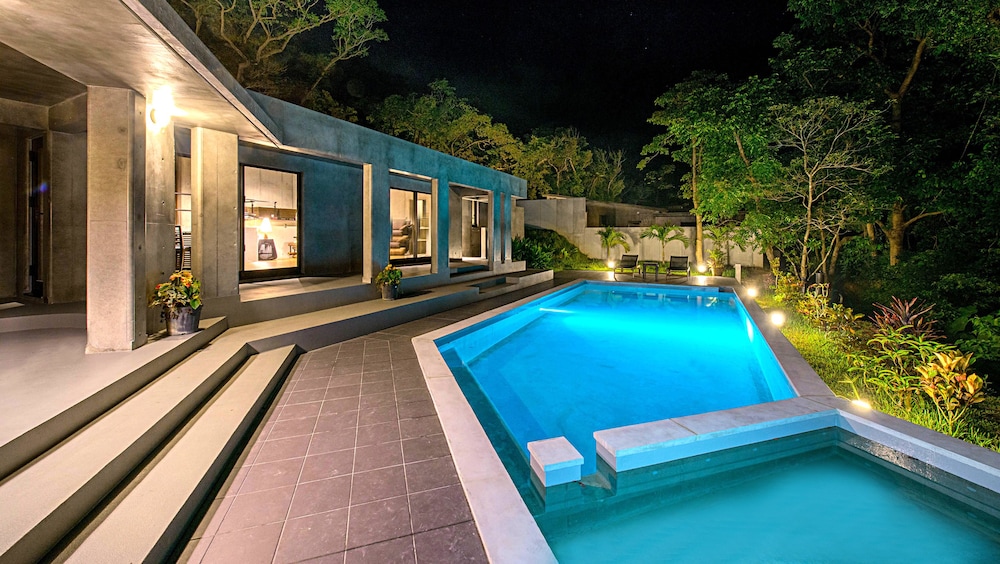 Room, 2 Bedrooms with Heated Pool photo 2