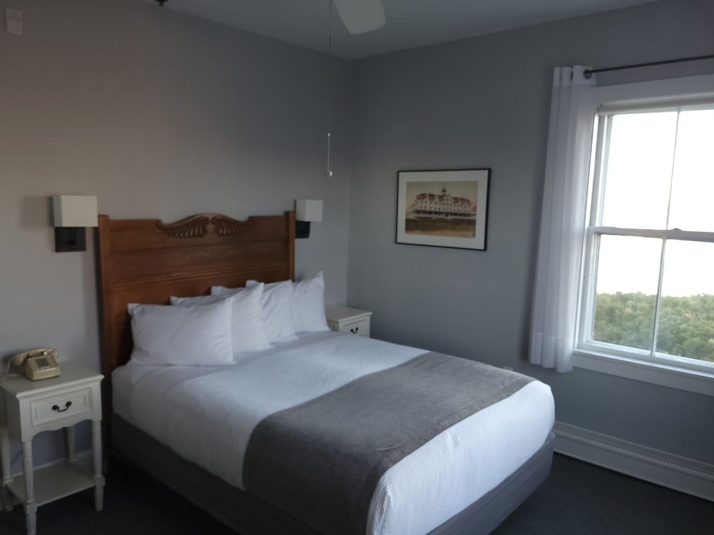 Room, 1 Queen Bed, Corner, Island view