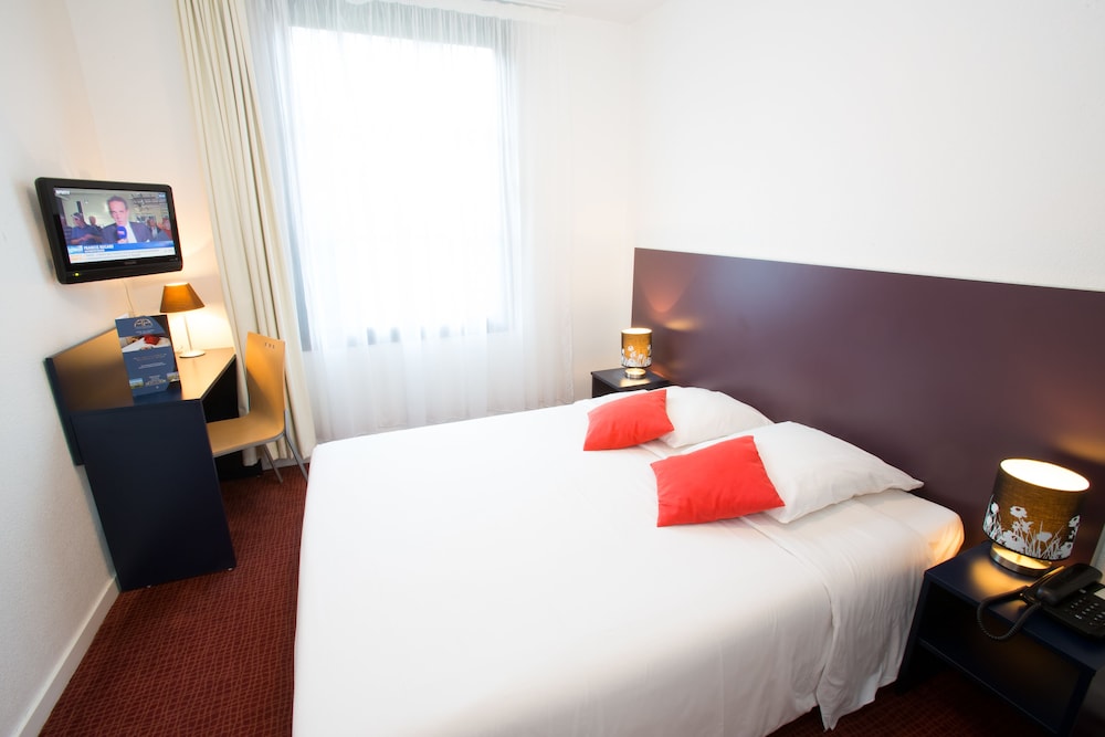 Standard Room, 1 Queen Bed - Photo 1