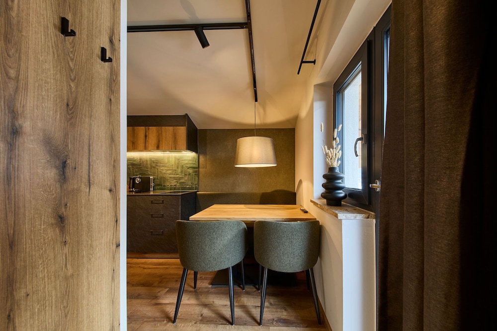 Basic Apartment, Balcony