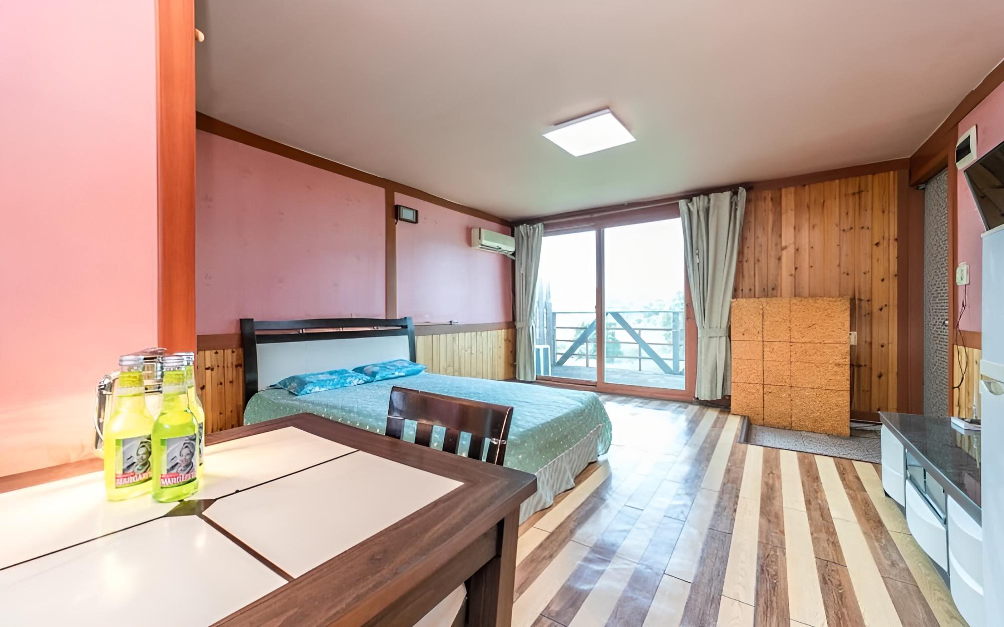 Room (Sapphire Room (40 Beds)) photo 2