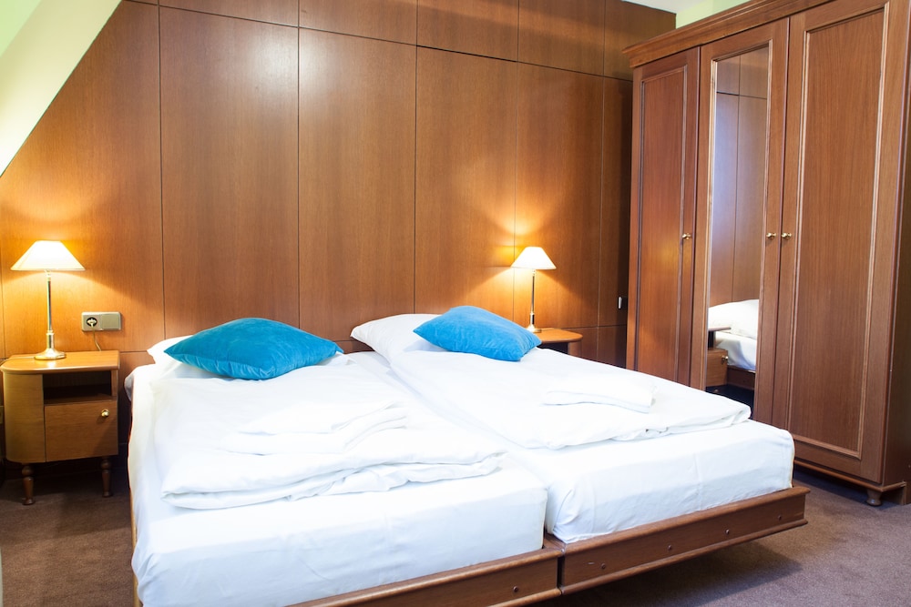 Standard Double Room, 1 Bedroom, Ensuite photo 3