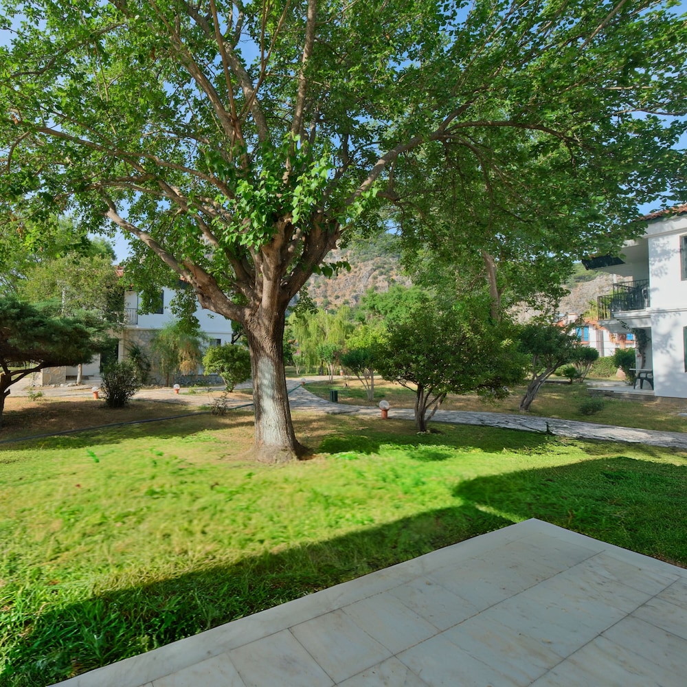 Family Room, 2 Bedrooms, Garden View photo 2