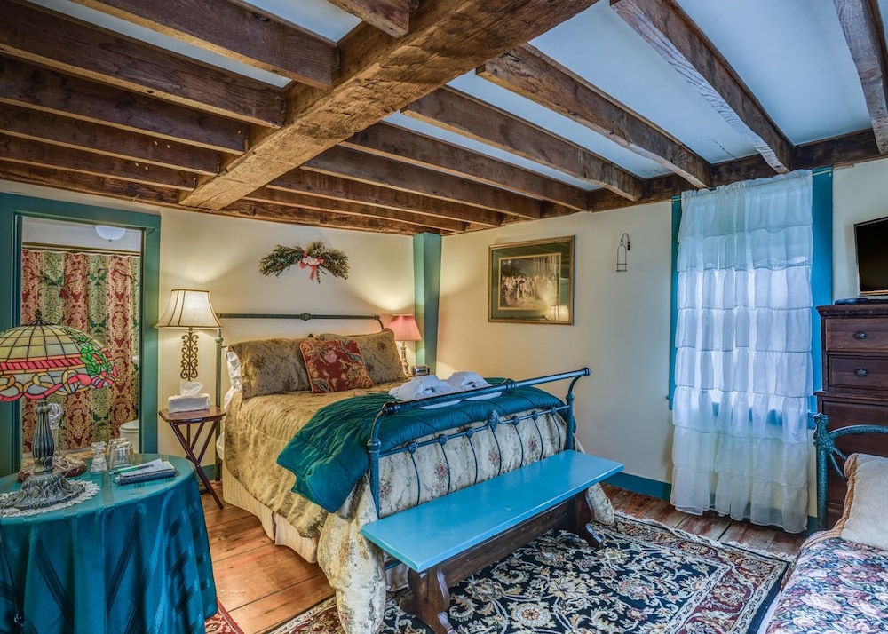 Collette Room photo 3