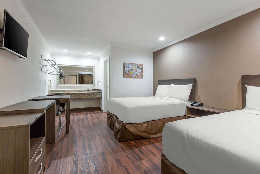Room, 2 Double Beds, Non Smoking - Photo 3