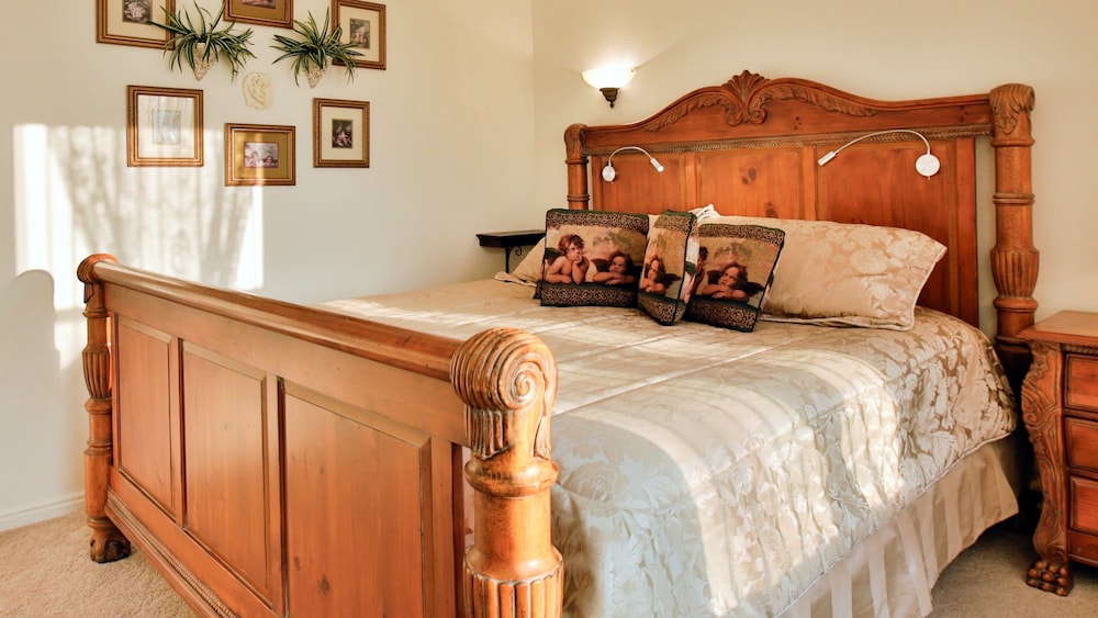 Standard Room, 1 King Bed, Ensuite photo 1