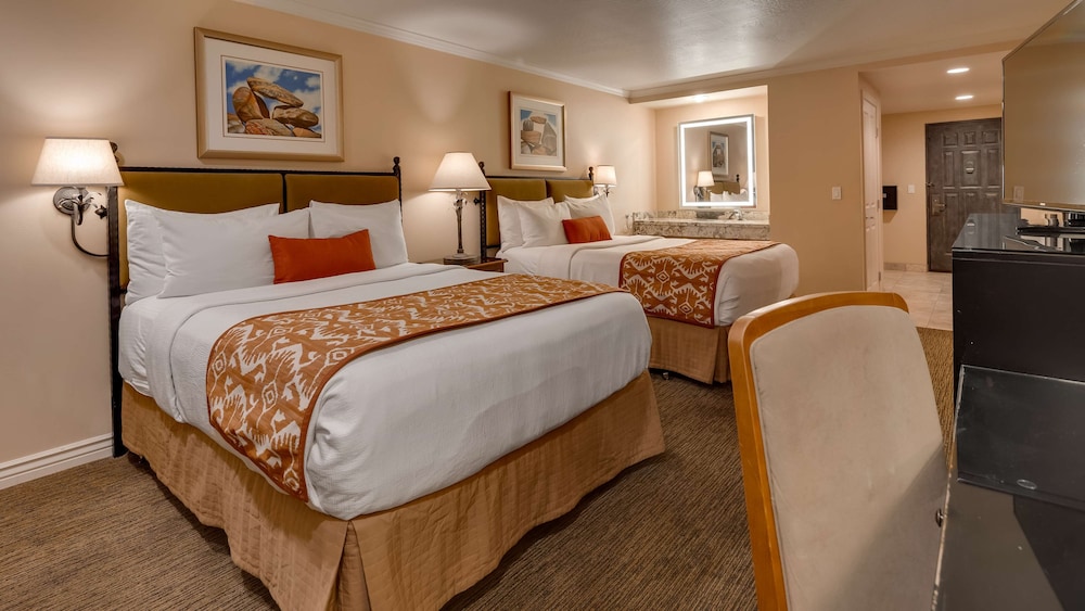 Standard Room, 2 Queen Beds, Accessible, Non Smoking (Town View) thumbnail 6