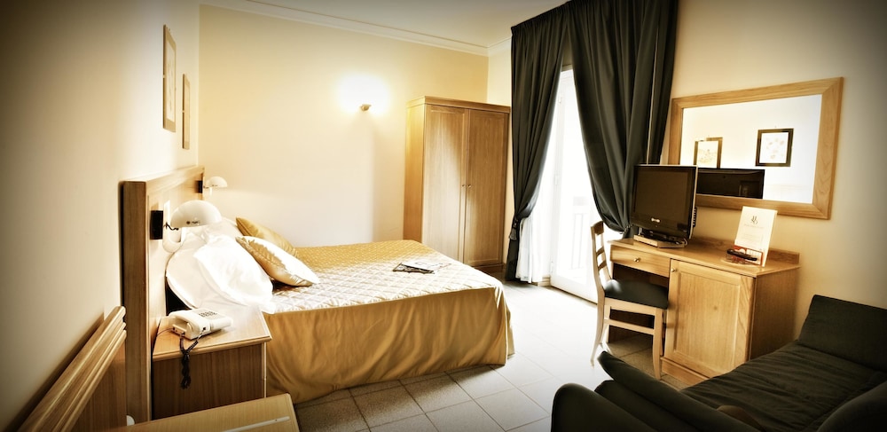 Standard Room photo 2