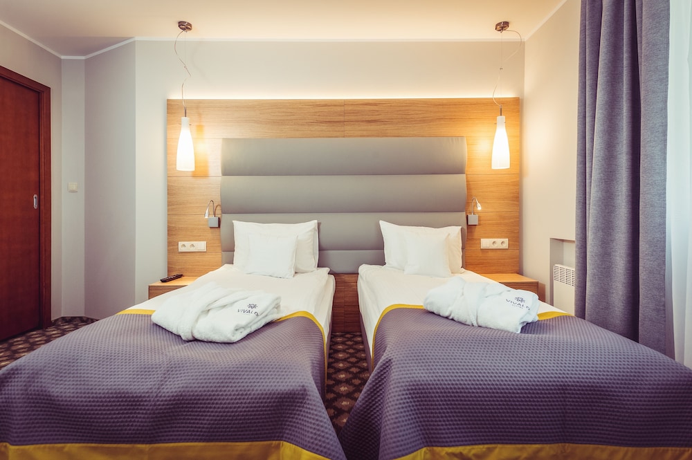 Business Twin Room - Photo 1