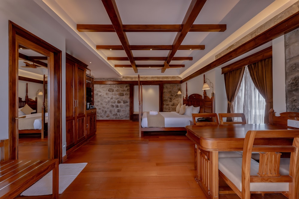 Presidential Room, 1 King Bed, Non Smoking, Private Bathroom photo 1