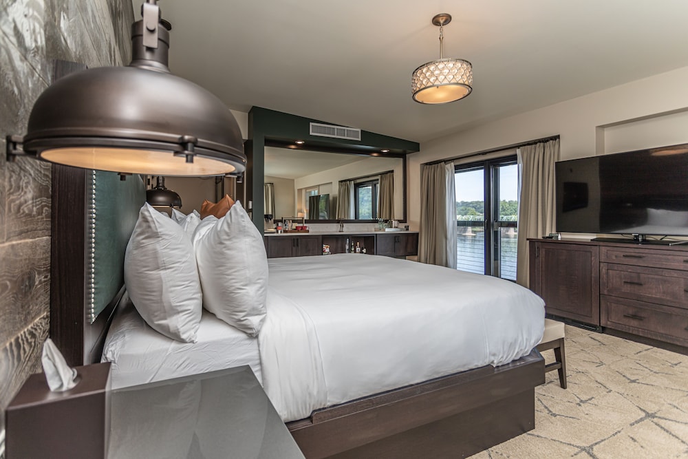 Executive River View Suite photo 3