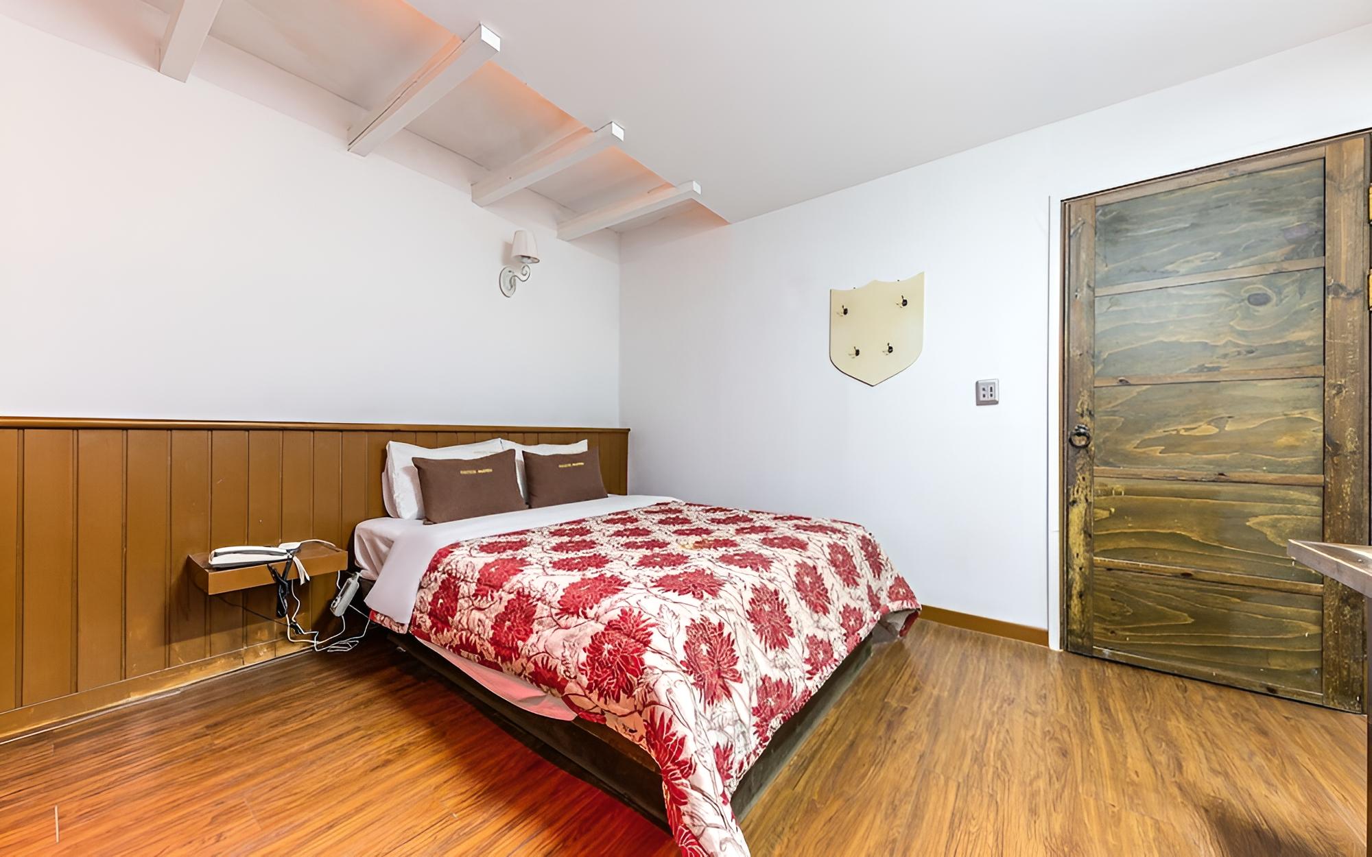 Room (Standard Room) - Photo 2
