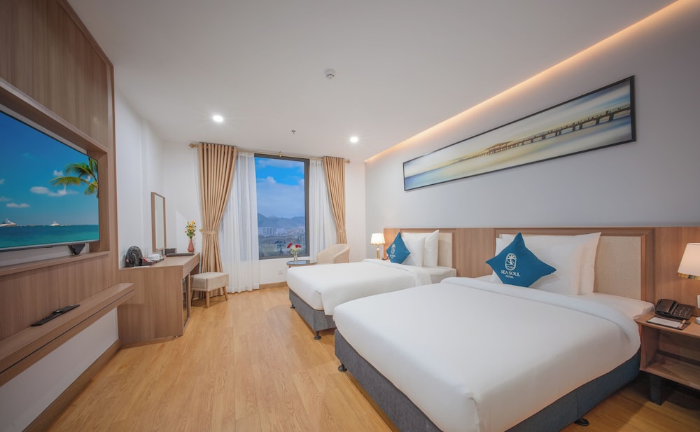 Deluxe Twin Room, City View - Photo 2