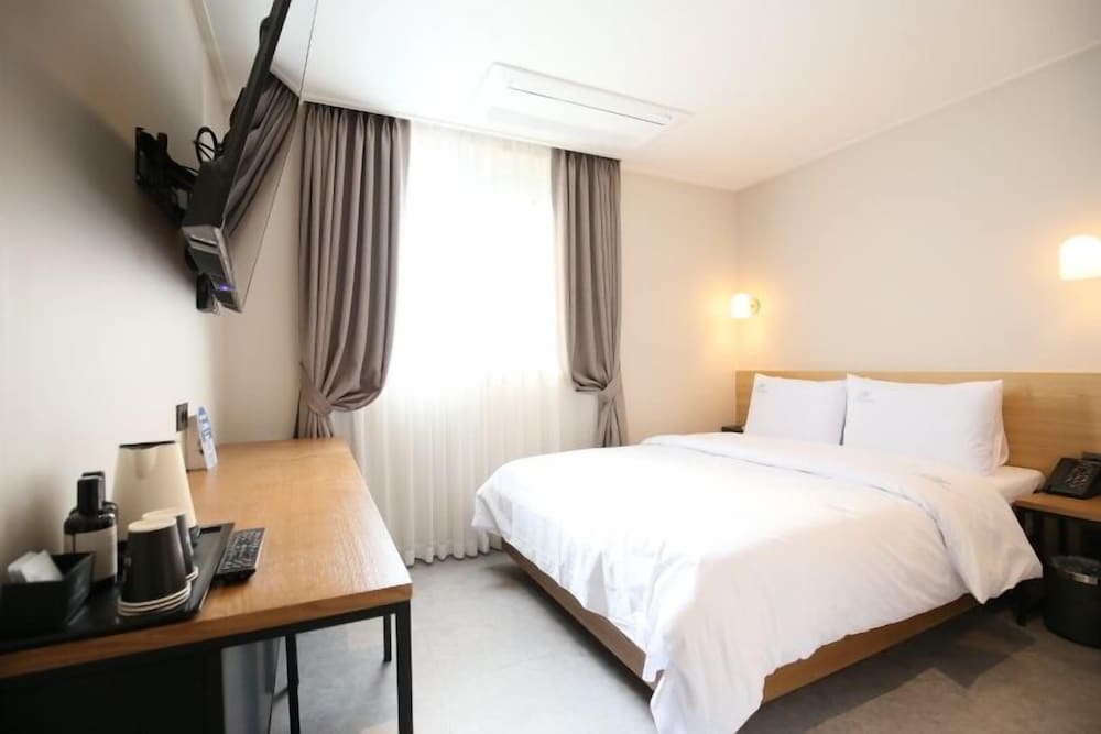 Standard Double Room, City View photo 1