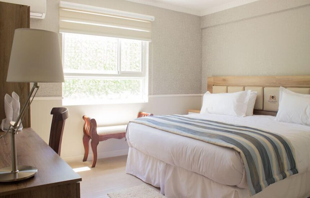 Standard Single Room, 1 King Bed, Private Bathroom photo 1