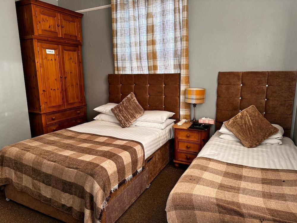 Triple Room, Ensuite photo 1
