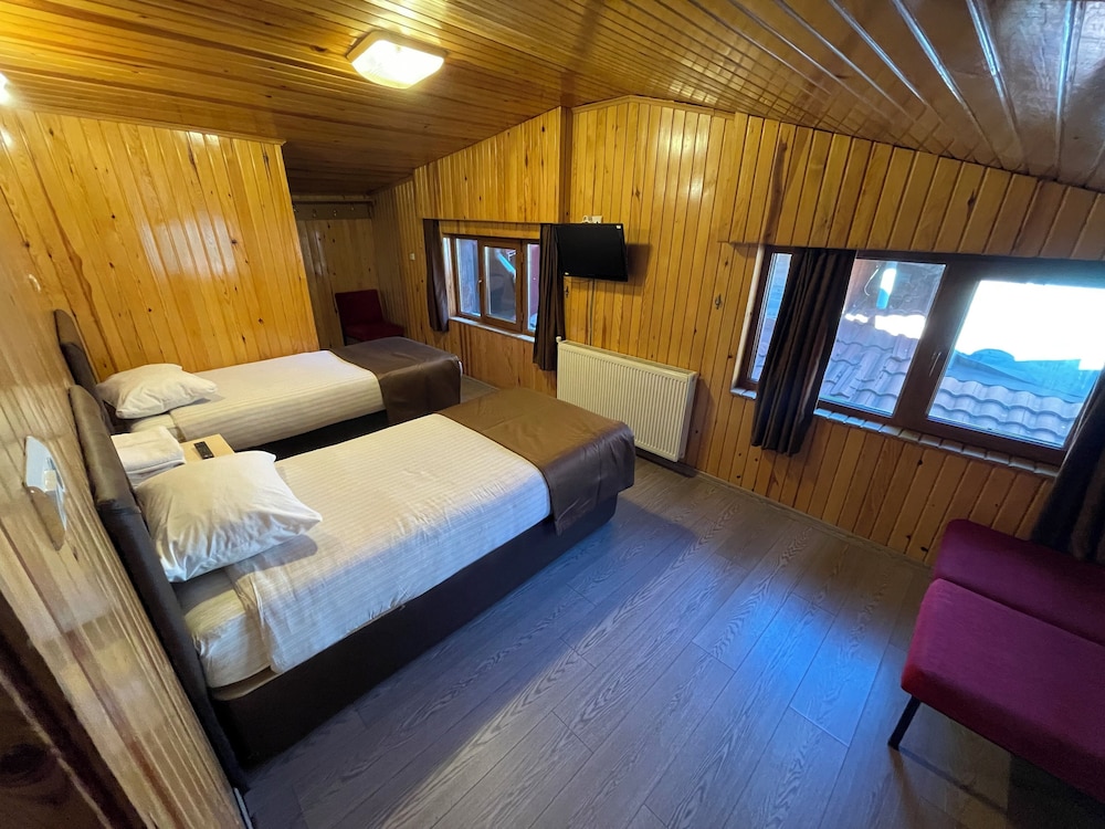 Family Suite, Multiple Beds, Partial Lake View